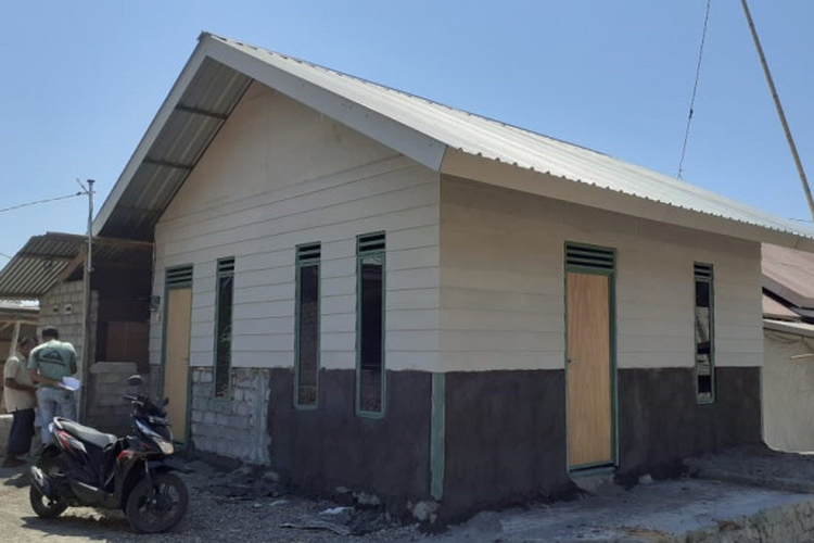 Rumah Instan Struktur Baja (RISBA) yang dikembangkan UGM bisa menjadi alternatif penyediaan rumah masyarakat aman gempa.