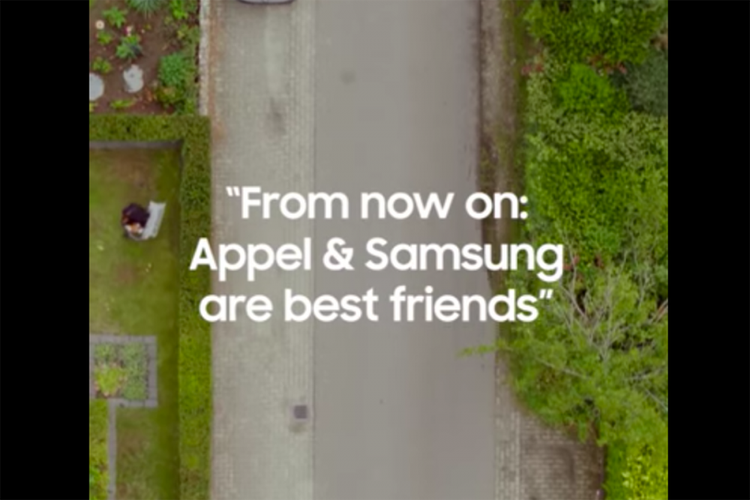 Potongan video iklan Samsung yang membagi-bagikan Galaxy S9 untuk warga Appel