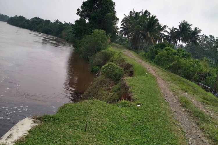 Tanggul Sungai Nyaris Jebol, 2.000 Warga Mukomuko Bengkulu Terancam Banjir