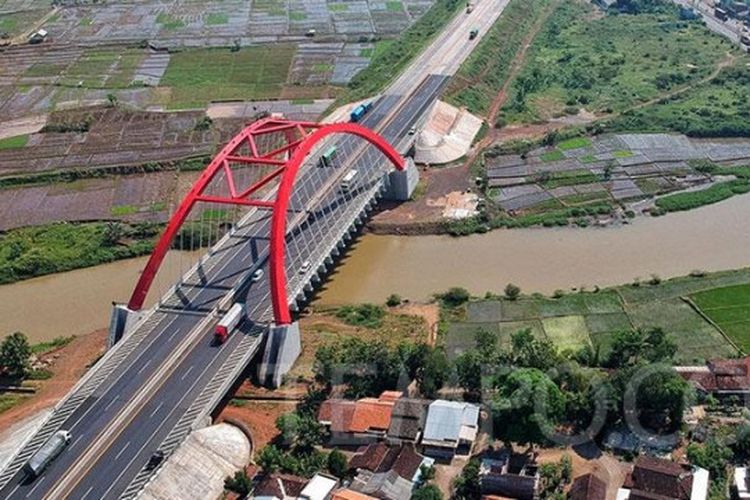 Jembatan Kali Kuto di ruas Tol Batang-Semarang.