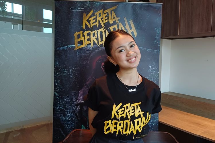 Aktris Zara Leola usai wawancara eksklusif tentang perannya di film horor Kereta Berdarah, di kantor MVP Pictures, Kuningan, Jakarta Selatan, Jumat (12/1/2024).