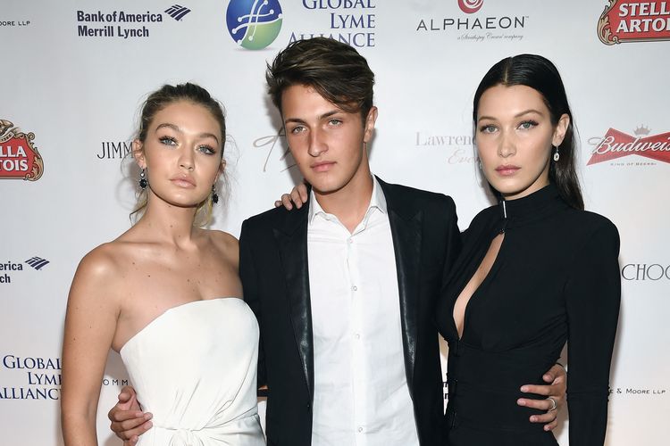 NEW YORK, NY - OCTOBER 08: (L-R) Gigi Hadid, Anwar Hadid and Bella Hadid attend the Global Lyme Alliance Uniting for a Lyme-Free World Inaugural Gala at Cipriani 42nd Street on October 8, 2015 in New York City.   Dimitrios Kambouris/Getty Images for Global Lyme Alliance/AFP (Photo by Dimitrios Kambouris / GETTY IMAGES NORTH AMERICA / Getty Images via AFP)