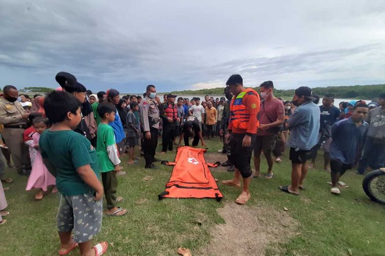 Hartono (21) ditemukan tewas tenggelam di Waduk Nglangon, Kecamatan Kradenan, Kabupaten Grobogan, Jawa Tengah tak jauh dari rumahnya, Kamis (11/11/2021) sore. 