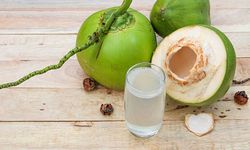 Di Balik Manfaatnya, Ini 7 Efek Samping Air Kelapa Muda jika Dikonsumsi Berlebihan