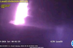 Gunung Anak Krakatau Masih Erupsi, Lava Fountain Sempat Terpantau, Warga Dilarang Mendekat Radius 3 Km