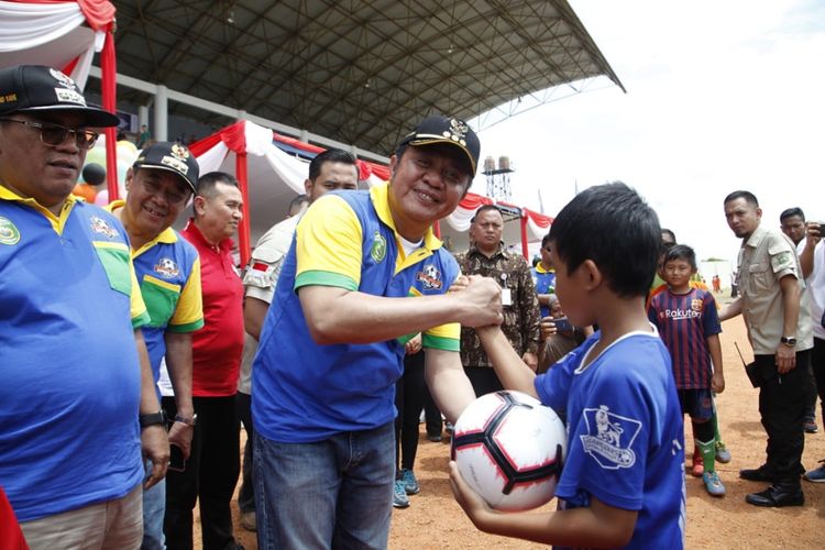 Bupati Muara Enim Ahmad Yani (kiri) saat bersama Gubernur Sumsel Herman Deru (kanan).