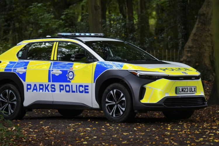 Mobil listrik Toyota bZ4X jadi kendaraan dinas polisi taman di London