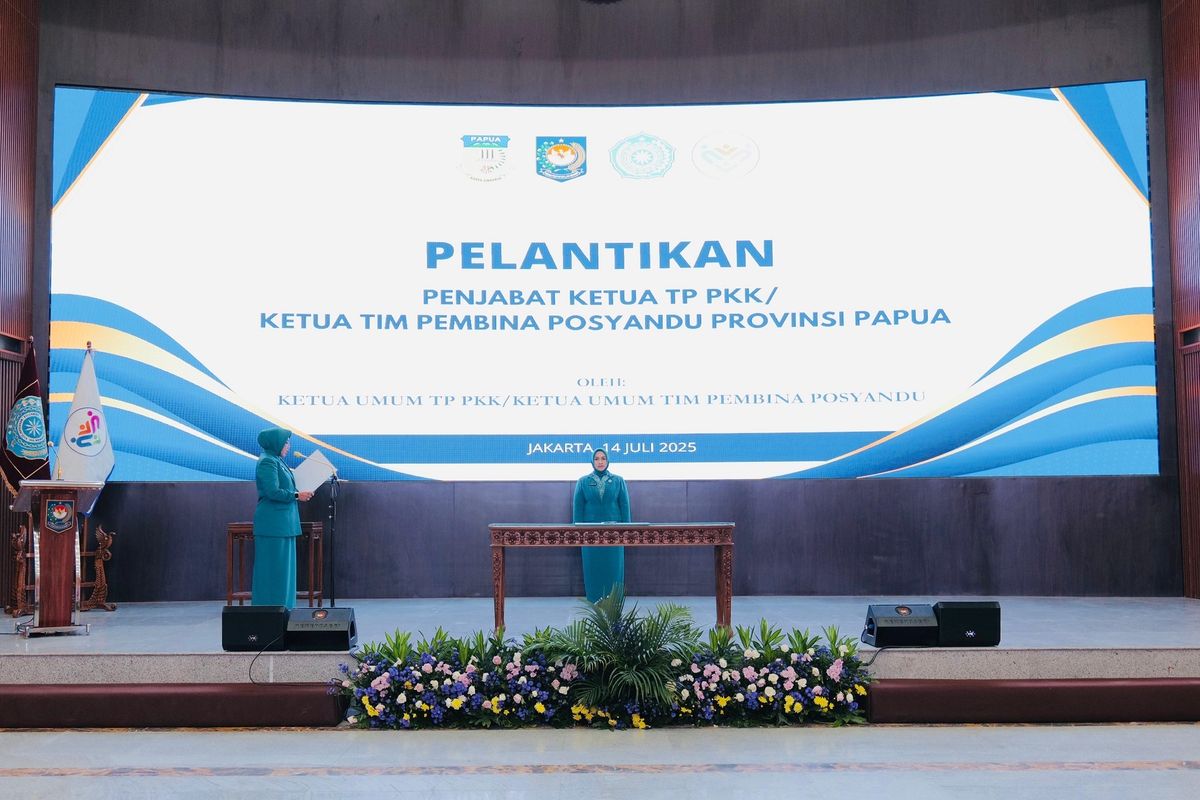 Ketua Umum (Ketum) Tim Penggerak Pemberdayaan dan Kesejahteraan Keluarga (TP PKK) sekaligus Ketum Tim Pembina Pos Pelayanan Terpadu (Posyandu) Tri Suswati melantik Tyas Fatoni sebagai Penjabat (Pj) Ketua TP PKK dan Ketua Tim Pembina Posyandu Provinsi Papua. 
