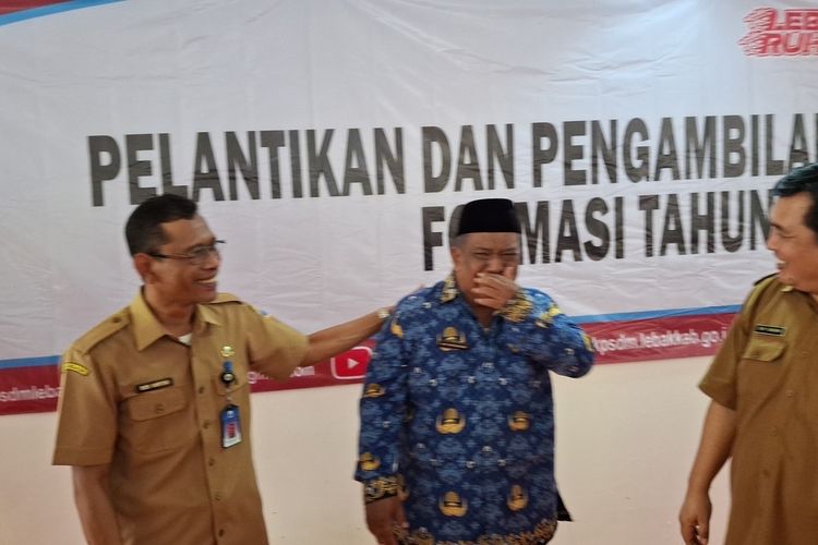 Tangis Arif, Terima SK PPPK Jelang Pensiun Usai 25 Tahun Mengabdi di Lebak