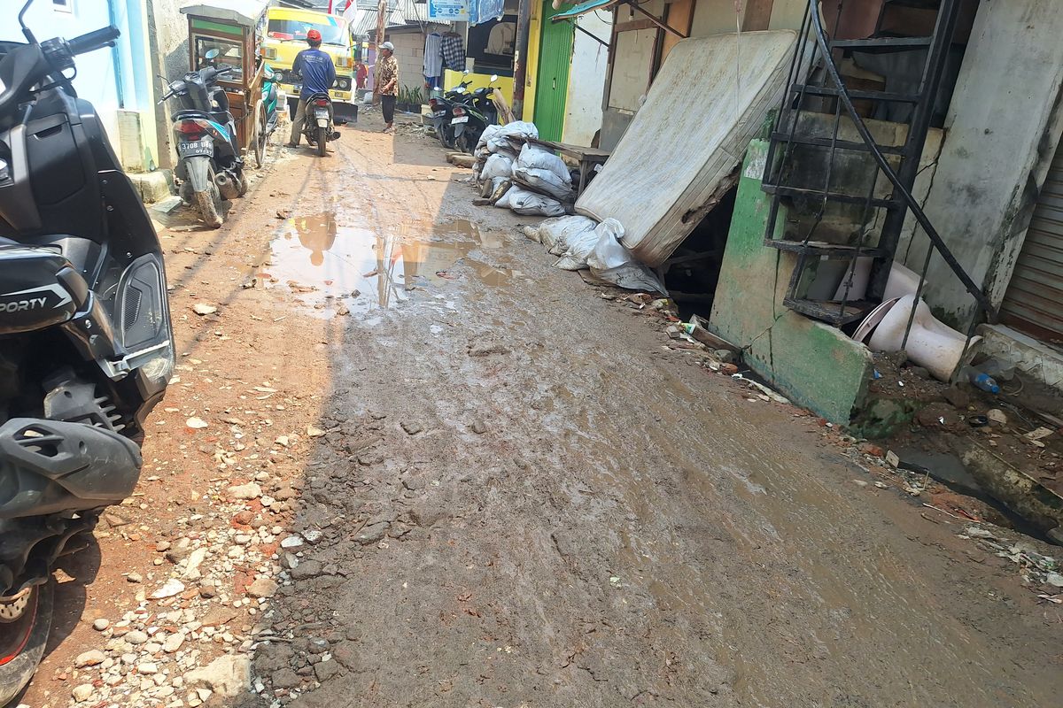 Kisah Warga Muara Angke Berpuluh Tahun Lewati Jalan Rusak yang Tak Kunjung Diperbaiki
