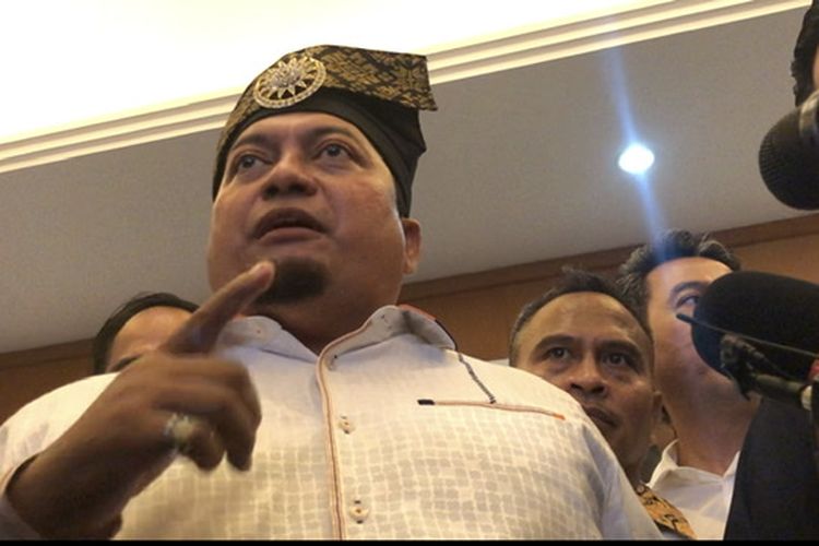 Direktur Eksekutif 98 Institute Sayed Junaidi Rizaldi ditemui pasca acara halal bihalal dengan Menteri BUMN Erick Thohir di Hotel Grand Sahid Jaya, Jakarta Pusat, Kamis (12/5/2022). 