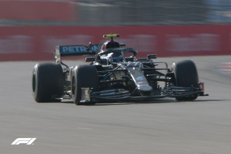 Pebalap Mercedes, Valtteri Bottas, beraksi di balapan GP Rusia, Minggu (27/9/2020).