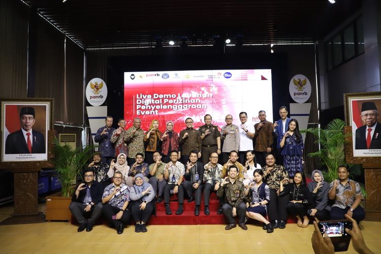 Kolaborasi Kementerian PANRB dengan sejumlah Kementerian, Polri, dan BUMN dalam pelayanan digital izin event di Indonesia.