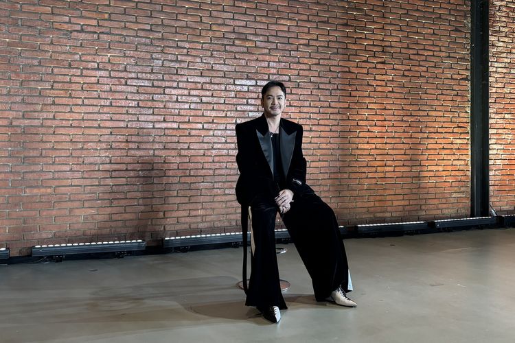 Harry Halim saat mempersembahkan karyanya, Spring/Summer Collection 2026, di Brickhall Fatmawati, Jakarta Selatan, Selasa (8/11/2025).