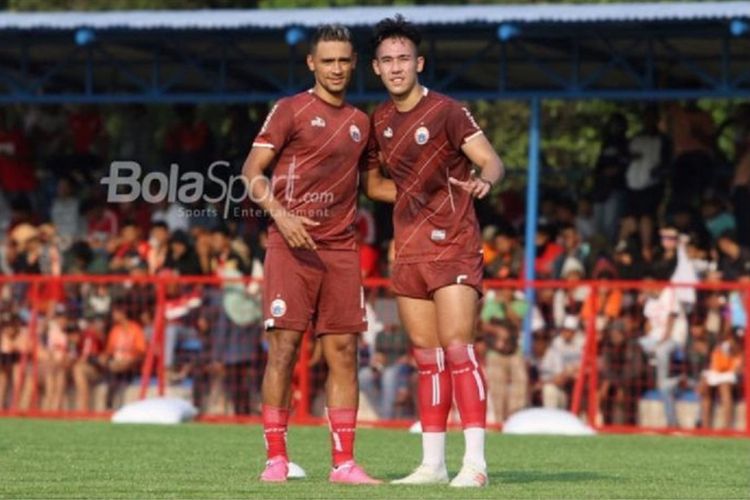 Ryuji Utomo (kanan) dan Bruno Oliveira de Matos alias Bruno Matos (kiri) saat mengikuti latihan Persija Jakarta.