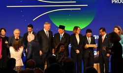 Hadiri Pertemuan Menteri OECD 2025, Menko Airlangga Serahkan Initial Memorandum Aksesi Indonesia