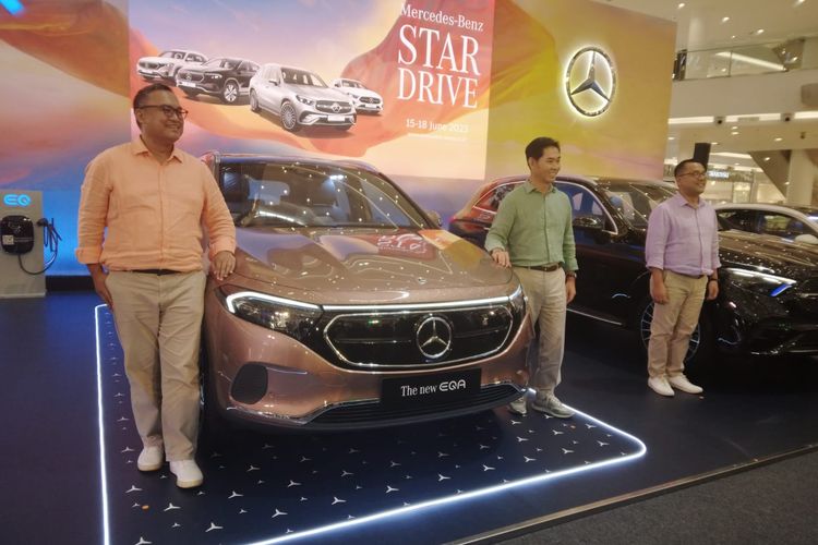 
Mercedes Benz Indonesia resmi melansir empat model baru di Tanah Air,d ua di antaranya mobil listrik yaitu Mercedes-Benz EQ1 dan EQB.