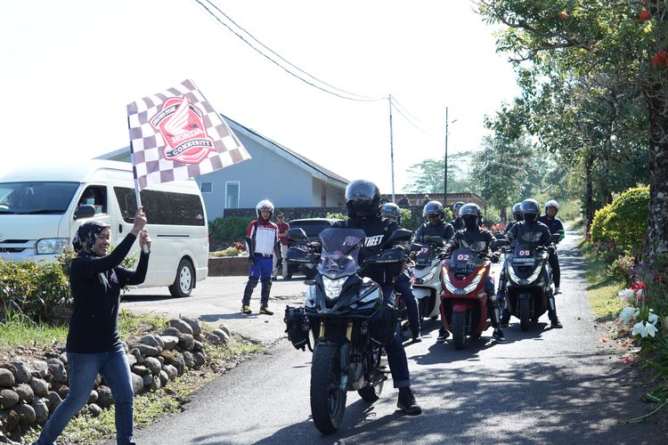 Loyalis Honda PCX 160 ramaikan HBD Makassar