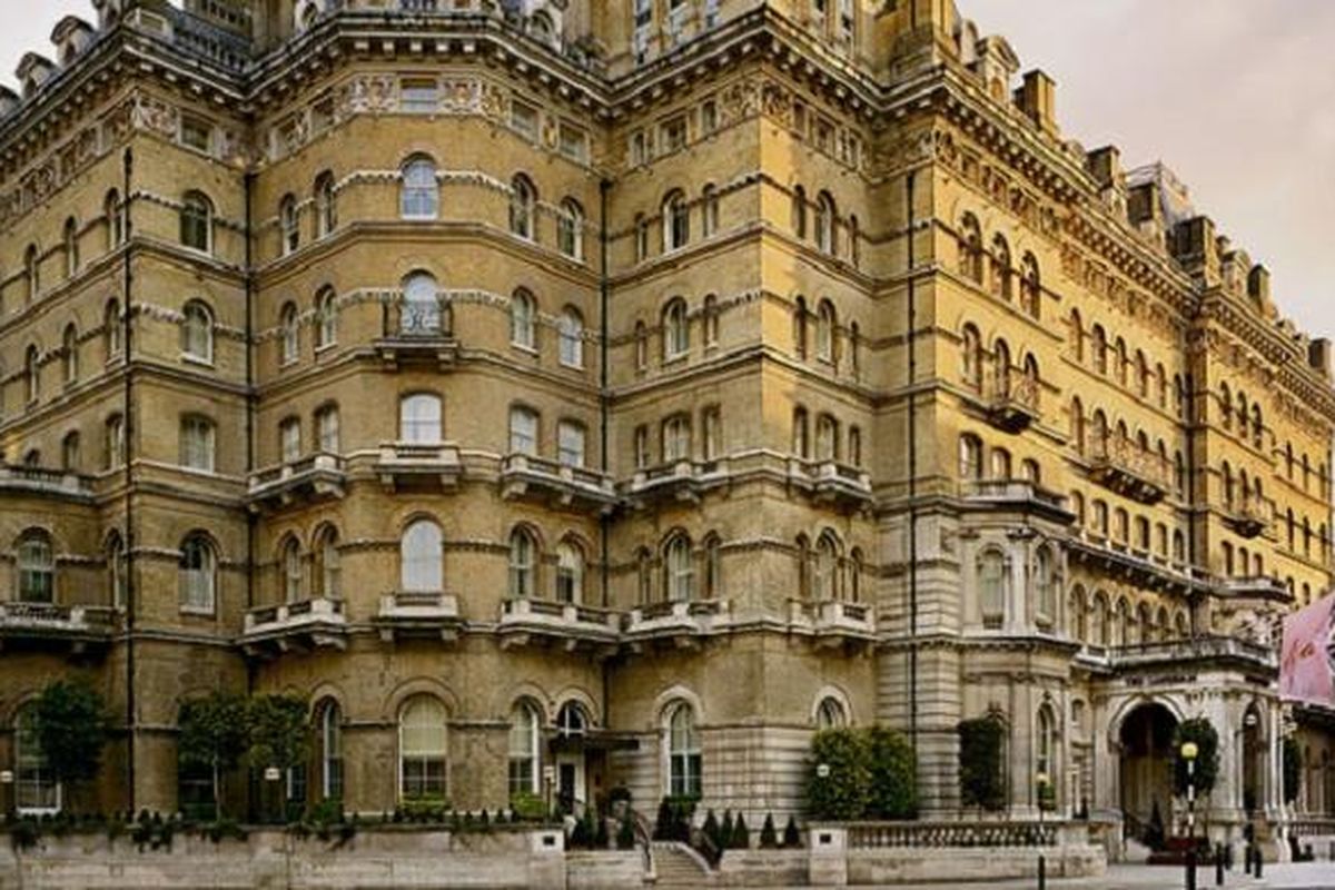 Hotel ultramewah pertama milik Langham adalah Langham Hilton di London Portland Plaza. Putri Diana dan Pangeran Charles pernah bermalam di sini.