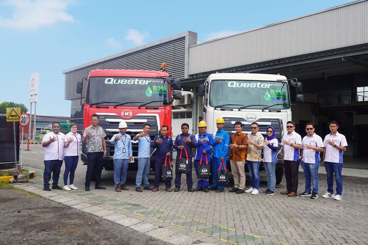 UD Trucks Indonesia dan para sopir truk di Gerai UD Trucks 
