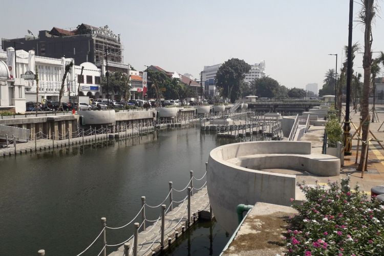 Suasana Kali Besar di Kota Tua, Jakarta Barat, sehari setelah dibuka Wakil Gubernur DKI Jakarta Sandiaga Uno, Sabtu (7/7/2018).