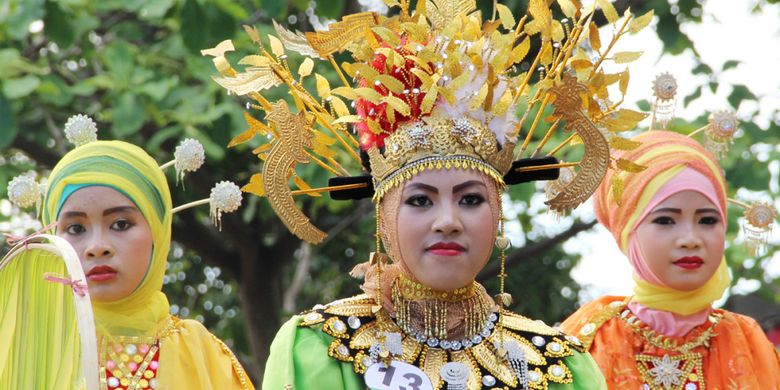 Budaya yang dimiliki bangsa indonesia beragam oleh karena itu kita harus