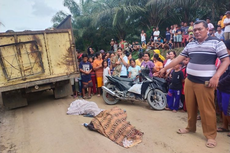 Foto: Lokasi kecelakaan di jalan perkebunan sawit PTPN IV Bah Jambi, di  Huta Moho II, Nagori Moho, Kecamatan Jawa Maraja Bah Jambi, Rabu 11 Januari 2023| Dok: Polres Simalungun. 