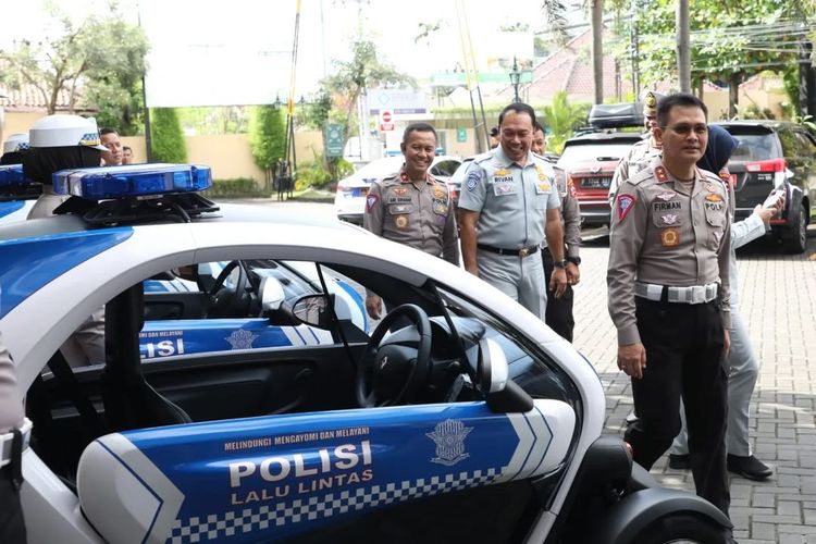 Polisi Gunakan Renault Twizy Untuk Patroli Pernikahan Kaesang-Erina