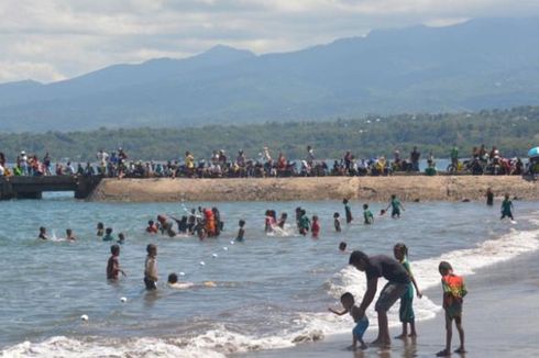 Hujan Deras, Jalan Masuk Dermaga Borong, Manggarai Timur Jebol