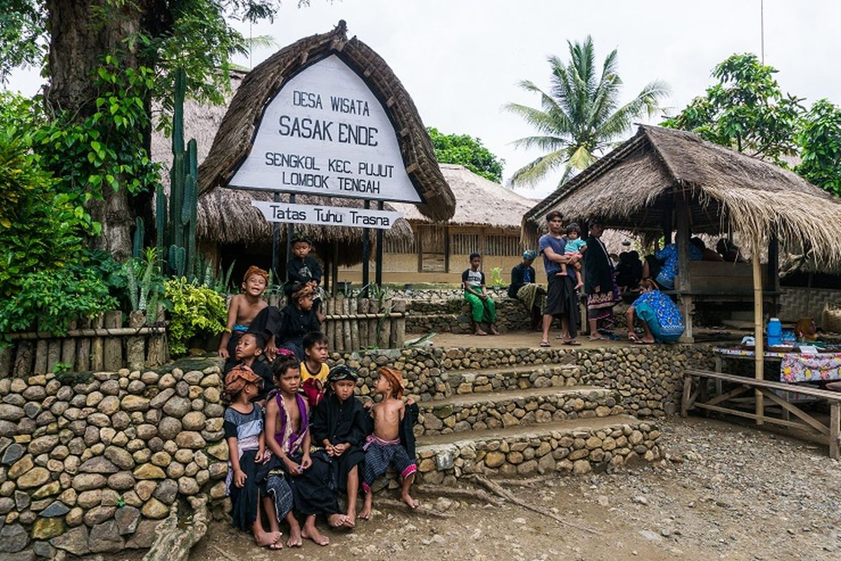 Tempat wisata bernama Desa Wisata Sasak Ende di Kabupaten Lombok Tengah, Nusa Tenggara Barat (SHUTTERSTOCK/Julius Bramanto).