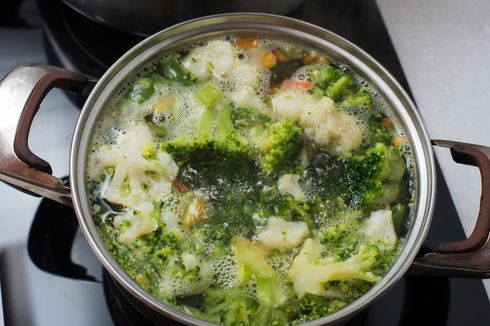 Resep Sup Sayur Bening Wortel Brokoli, Tambah Sambal Tomat Lebih Sedap