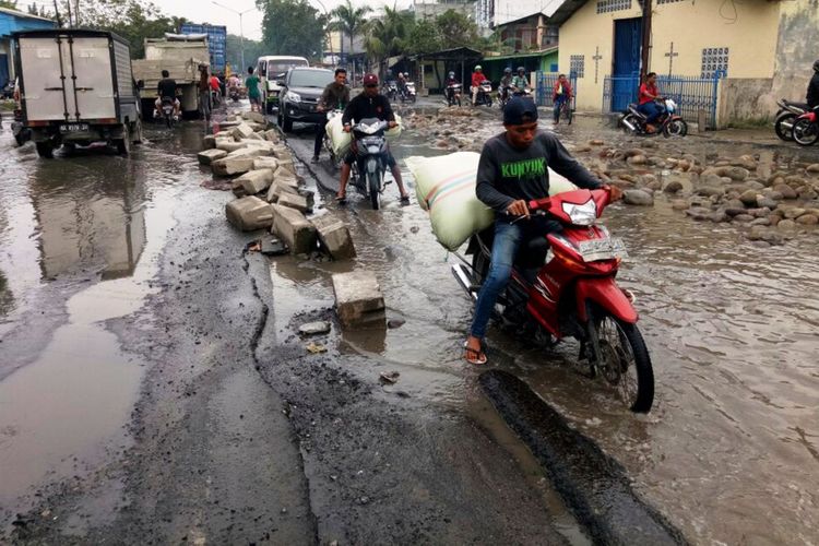 Beginilah kondisi sebagian besar jalanan di Kota Medan, Rabu (11/10/2017)