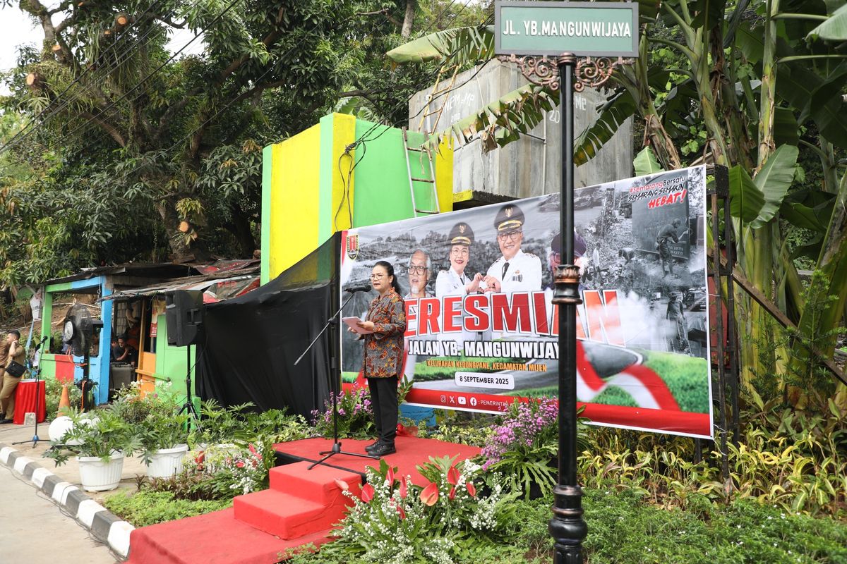 Wali Kota Semarang Agustina Wilujeng memberikan sambutan saat peresmian Jalan YB Mangunwijaya, Senin (8/9/2025).