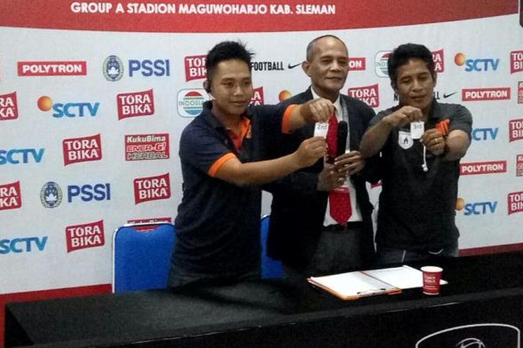 Persipura undian diwakili Ridwan Madubun, sementara Persegres Gresik diwakili asisten manajer Citra Bagus Pratama saat pengundian penentuan  Runner-up Grup I