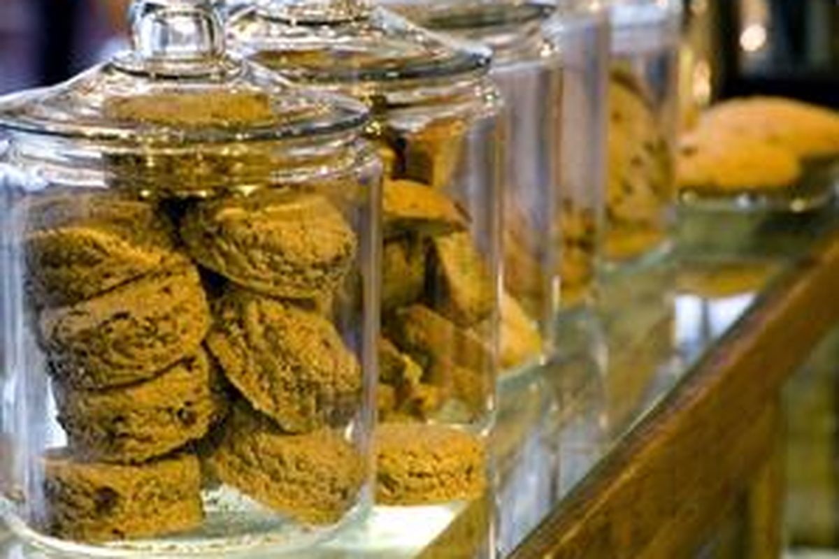 Kue kering menjadi bisnis yang menjanjikan saat hari raya Lebaran.