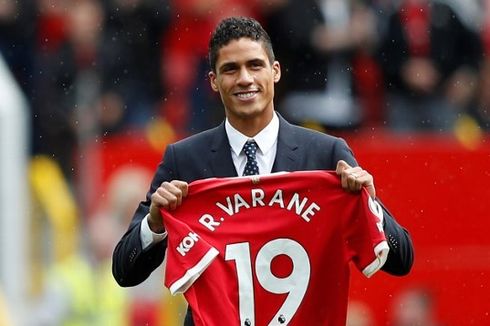 Resmi Gabung Man United, Varane Pakai Nomor Punggung Bekas Van der Sar