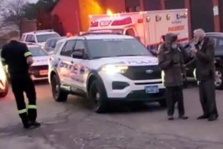 Polisi setempat di wilayah Peel, Ontario, Kanada, menadatangi lokasi serangan pada jemaah masjid di Kota Mississauga, Sabtu (19/3/2022).