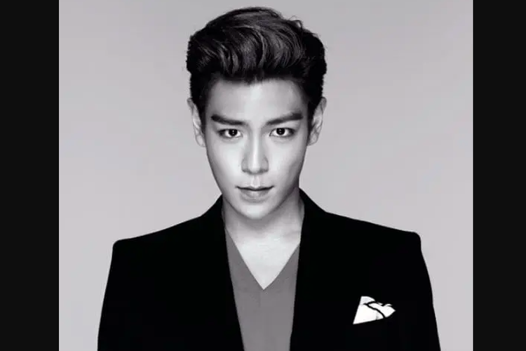 Gaya rambut pendek pria college boy