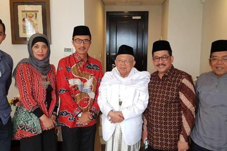 Produser film Naura dan Genk Juara, Amalia Prabowo menemui Ketua Umum Majelis Ulama Indonesia, KH. Ma?ruf Amin, di Bogor, Rabu (29/11).