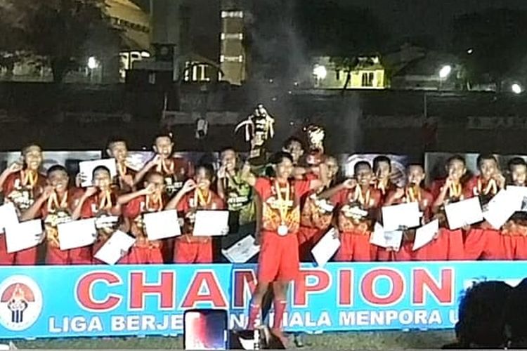 Kesebelasan Jawa Tengah sukses menjuarai Liga Berjenjang U-14 Piala Menpora 2019, setelah dipartai final mengalahkan kesebelasan Banten dengan skor 3-0, ketika berlangsung di Stadion Sriwedari, Solo, Kamis (29/8/2019).
