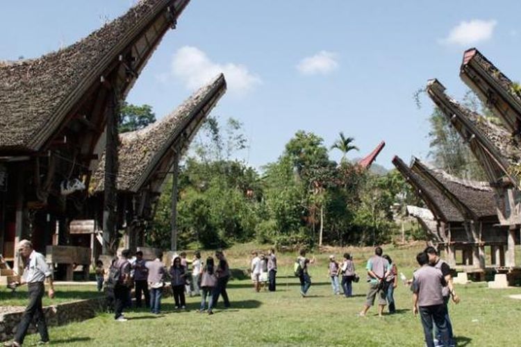 Rumah adat Toraja di Karuaya, Kabupaten Tana Toraja, Sulawesi Selatan.