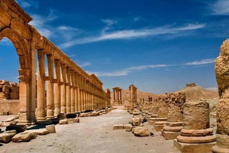 Foto tak bertanggal yang dirilis oleh kantor berita SANA memperlihatkan kota tua Palmyra, Suriah, yang telah berhasil direbut kembali oleh pasukan Suriah dari tangan Negara Islam Irak dan Suriah (ISIS), Minggu (27/3/2016).