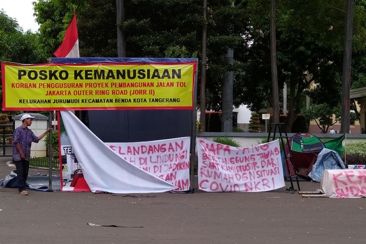 Tenda yang digunakan warga Benda selaku pengunjuk rasa untuk menginap. Diberdirikan di sisi barat Puspemkot Tangerang sejak Senin (14/12/2020) kemarin.