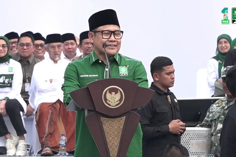Ketua Umum Partai Kebangkitan Bangsa (PKB) Muhaimin Iskandar berpidato dalam acara peringatan Hari Lahir ke-25 PKB di Stadion Manahan, Solo, Minggu (23/7/2023).