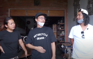 Dodit Mulyanto saat bertandang ke rumah Soimah di Bantul, Yogyakarta