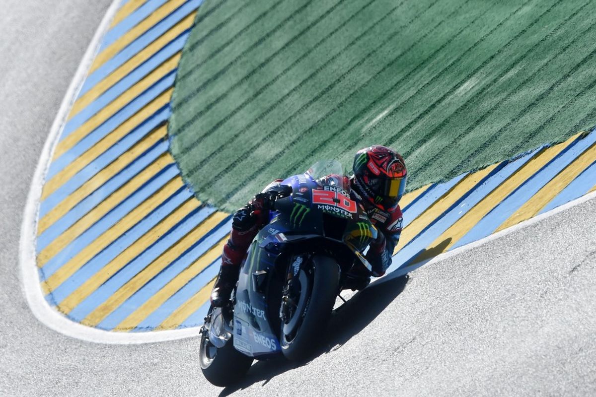 Pebalap Monster Energy Yamaha Fabio Quartararo selama sesi latihan bebas pertama (FP1) MotoGP Perancis di Sirkuit Bugatti, Jumat (13/5/2022). 