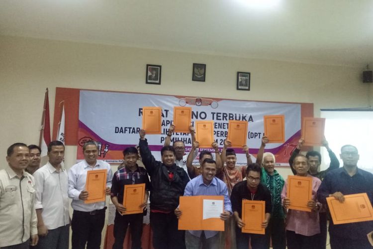 Sebanyak 2.086 pemilih dari Daftar Pemilih Tetap (DPT) Pemilu 2019 Kabupaten Magelang dicoret oleh KPU Kabupaten Magelang. Pencoretan ini dilakukan dalam Rapat Pleno Terbuka Penetapan DPT HP, di Aula KPU setempat, Rabu (12/9/2018) petang.