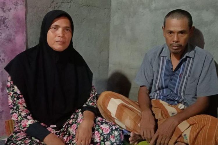 
Rosehah dan suaminya M, pria Banten yang ditetapkan sebagai tersangka dalam kasus pembunuhan terhadap pencuri yang berupaya mencuri ternaknya.