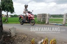 Warga Buang Sampah Sembarangan, Perangkat Desa Buat Makam Palsu di Tepi Jalan