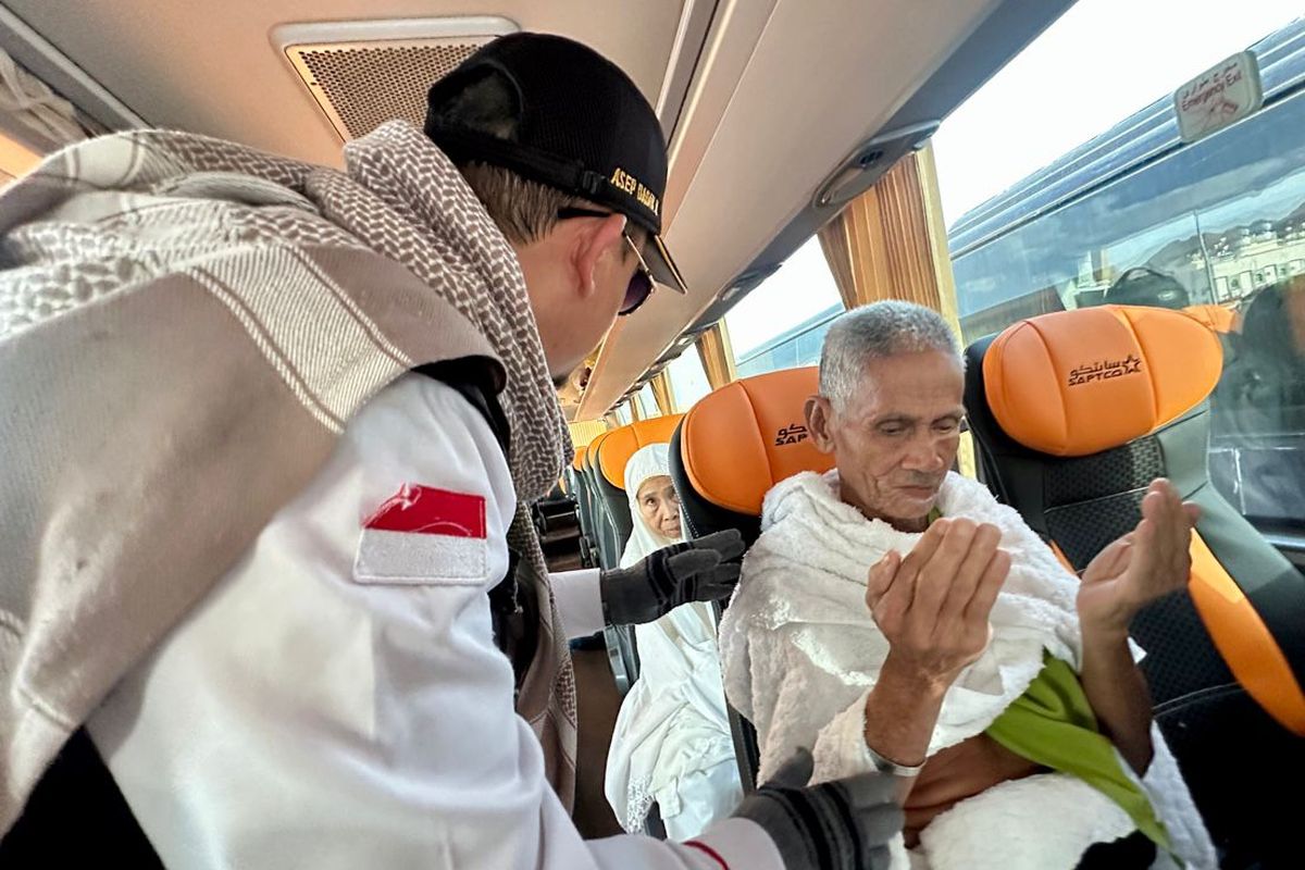 Ilustrasi jemaah lansia. Jemaah lansia mengalami tren peningkatan selama tujuh tahun dan ISPA akibat infeksi RSV menjadi penyakit menular paling umum di antara mereka.